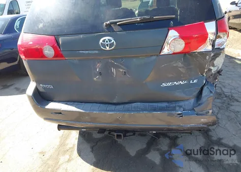 2010 Toyota Sienna Le z USA, uszkodzony, nr VIN 5TDKK4CC4AS328956